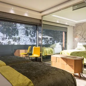 The Mirror & Luxury Appartement El Tarter